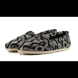 TOMS CLASSIC CULTURAL WOVEN SHOE- size 9